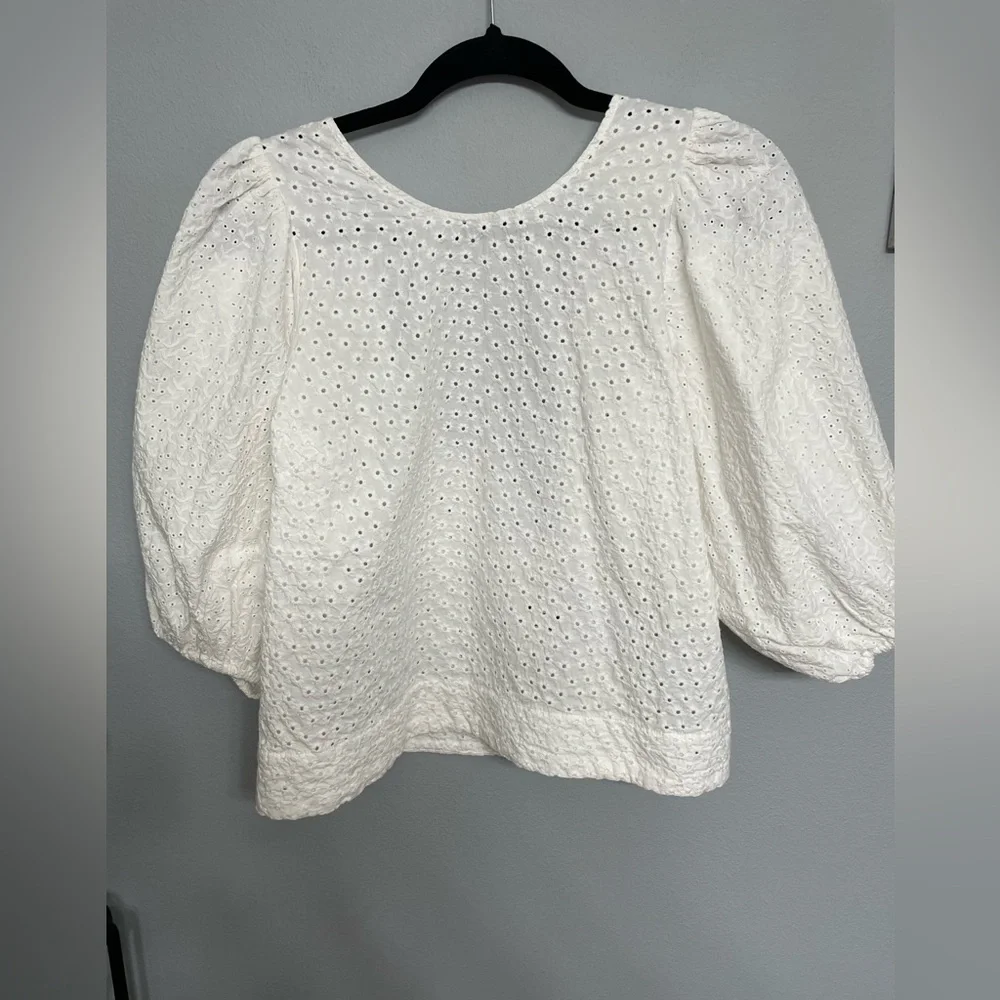 NWT Zara the Robin Blouse- White Eyelet Puff Sleeve L